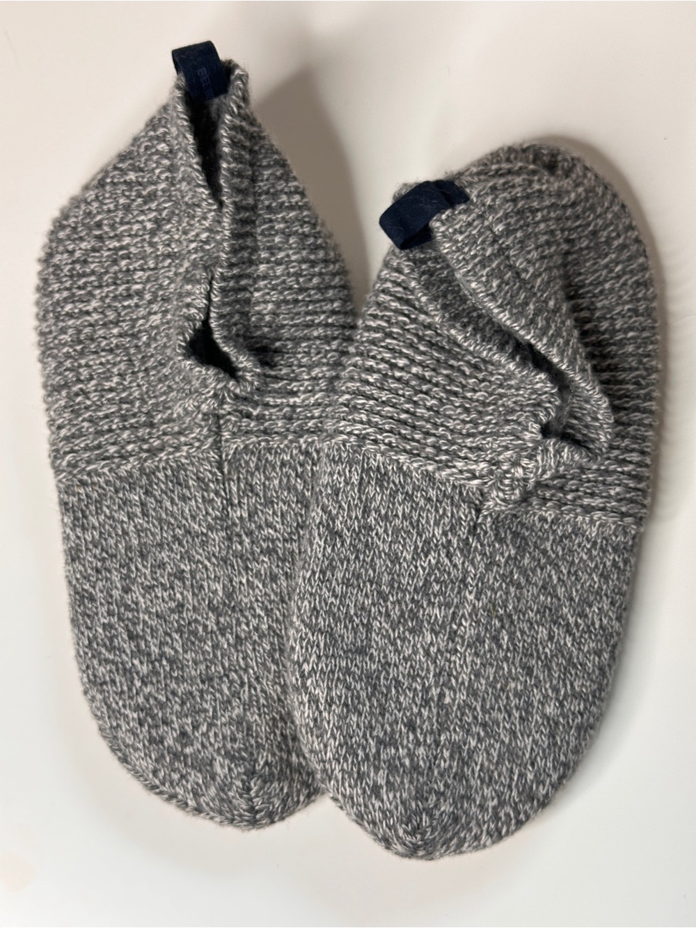 Bombas Women’s Gripper Slippers Size Medium Gray Cozy Knit House Shoes - Picture 2 of 5